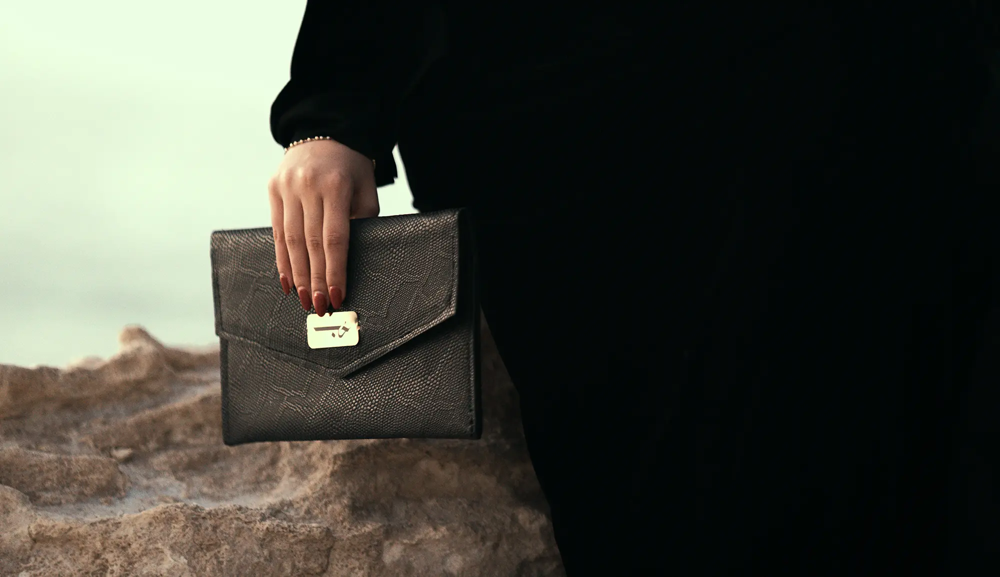 Salam Trove Handbag Black Model Hand Stone